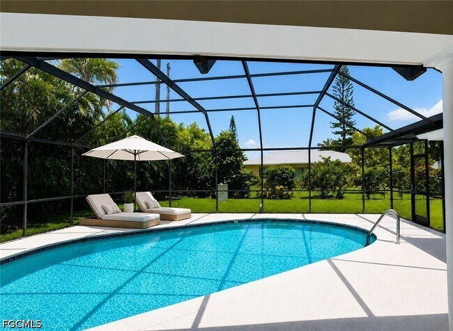 property at 4479 Lakewood Blvd