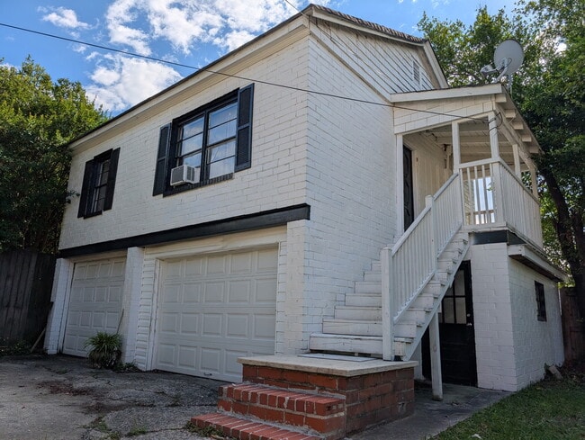 property at 107 N 6th St