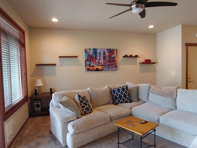 660 Telegraph Rd, Unit 201 in Bellingham, WA - Building Photo - Building Photo