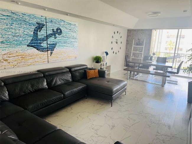 10700 NW 66th St in Doral, FL - Building Photo - Building Photo