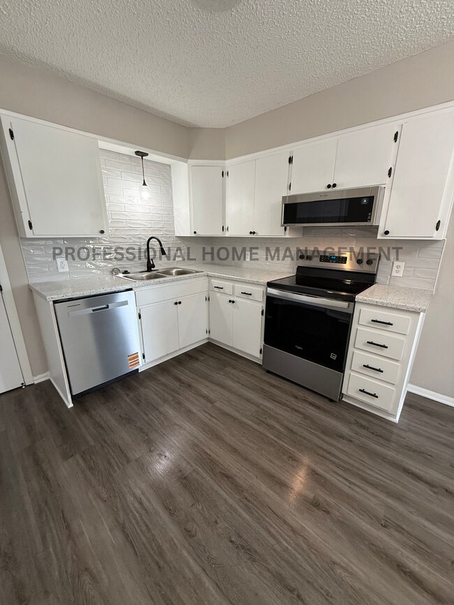 420 Reno in Burrton, KS - Building Photo - Building Photo