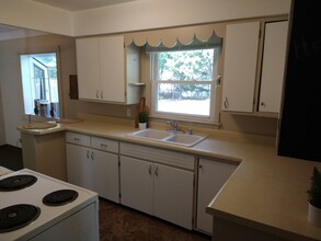 422 W Melody Ave in Portage, MI - Building Photo - Building Photo