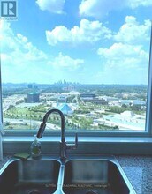 181 Wynford Dr in Toronto, ON - Building Photo - Building Photo