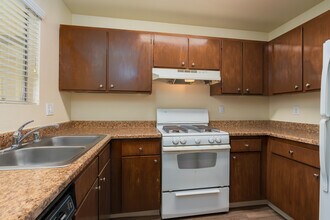 Shelter Cove Apartments in Yuba City, CA - Foto de edificio - Interior Photo