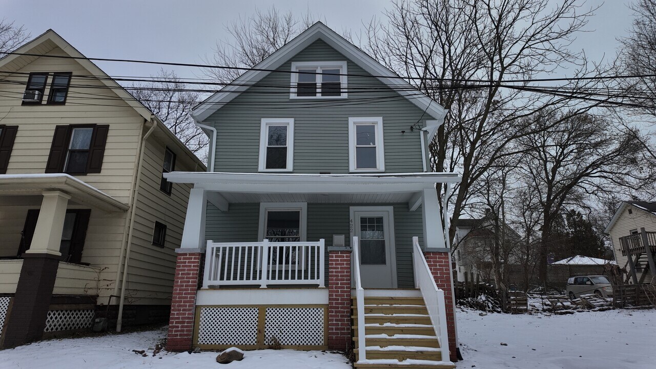 422 Downing Pl in Akron, OH - Building Photo