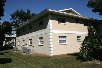 Pine Cove Villas in Clearwater, FL - Building Photo - Building Photo