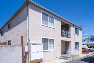 2400 Vanderbilt Ln in Redondo Beach, CA - Building Photo - Building Photo