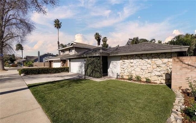 20017 Hemmingway St in Los Angeles, CA - Building Photo - Building Photo