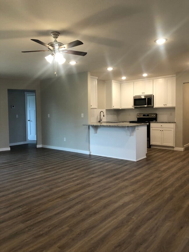 property at 1411 W Pebblebrooke Dr