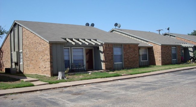 Western Crest Apartments in Snyder, TX - Building Photo - Building Photo