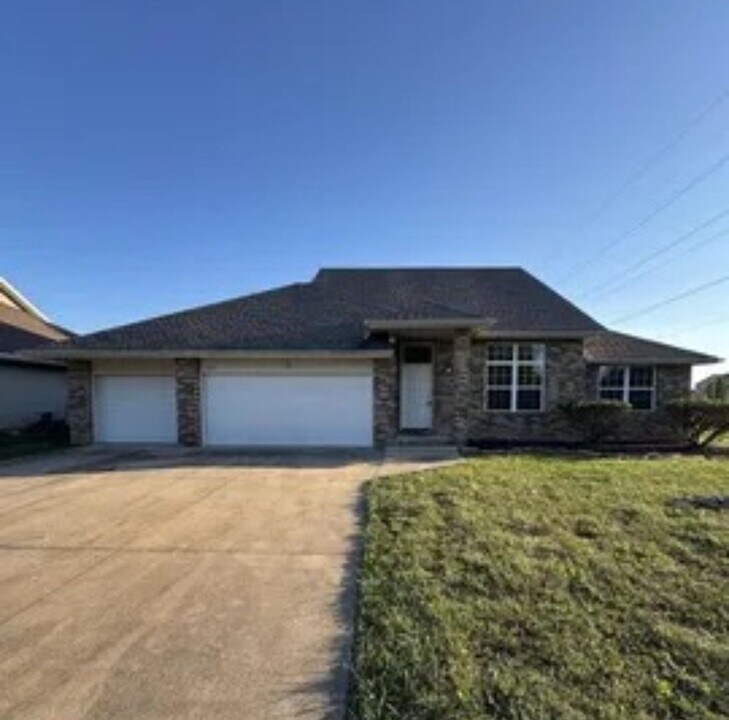 2882 W Lasalle St in Springfield, MO - Building Photo