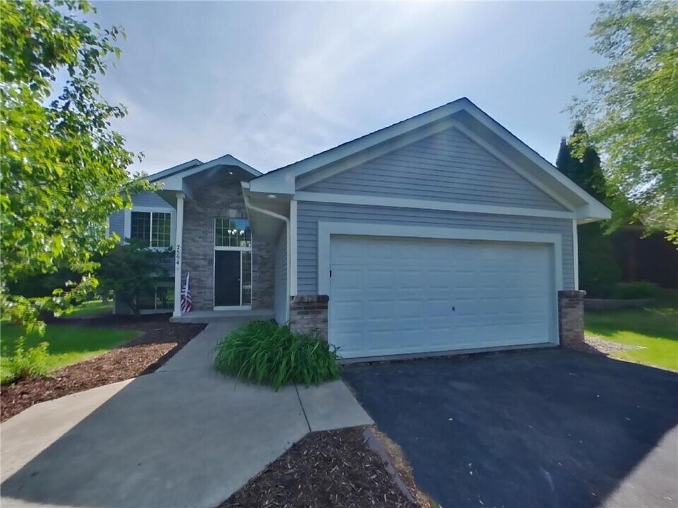 7594 Large Ave NE in Otsego, MN - Building Photo
