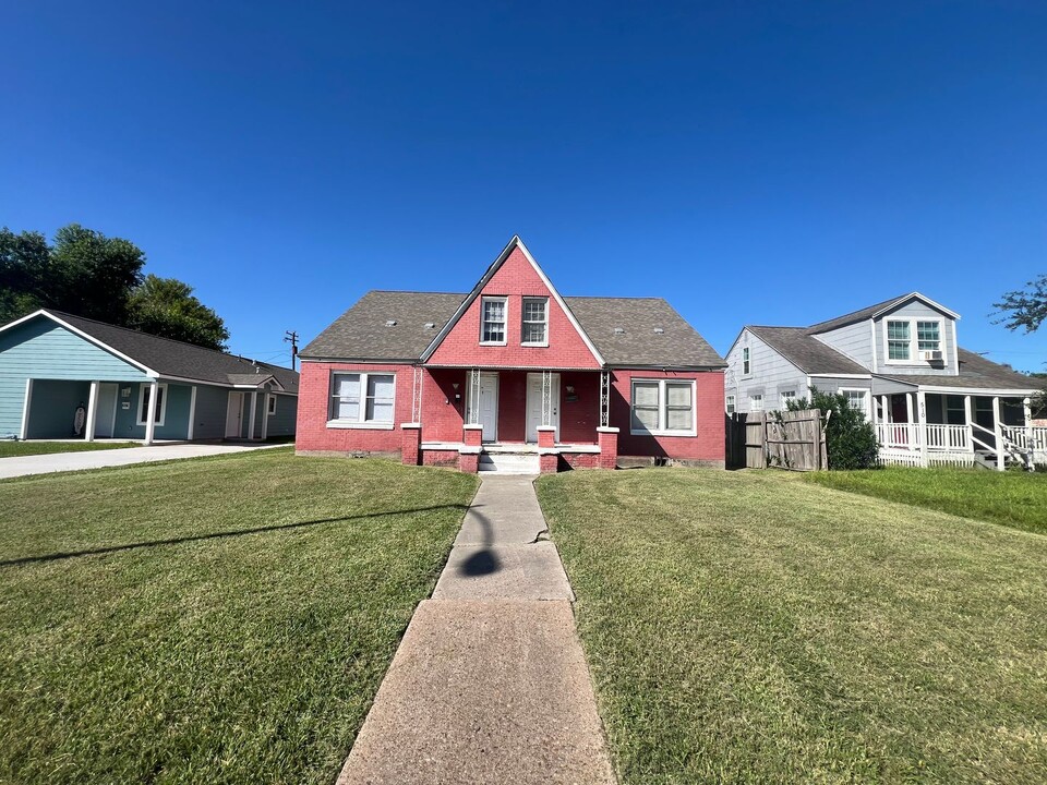 514 10th Ave N in Texas City, TX - Building Photo