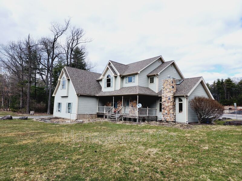 1811 PA-611 in Mt Pocono, PA - Building Photo