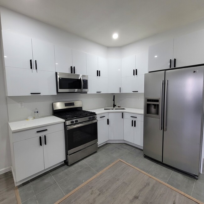 77 Eldert St in Brooklyn, NY - Building Photo - Building Photo