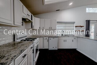 5801 Canoe Ct in Bakersfield, CA - Building Photo - Building Photo