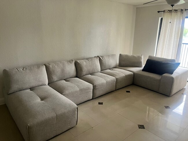 property at 6475 W Oakland Park Blvd