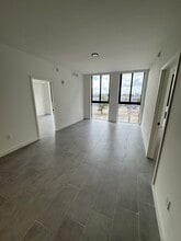 25 NW 23rd St, Unit B1 in Miami, FL - Foto de edificio - Building Photo