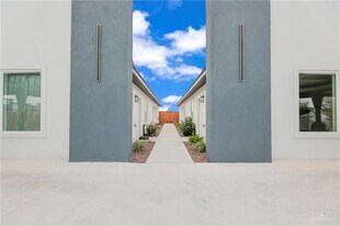 14 E Mayfair St in Edinburg, TX - Building Photo