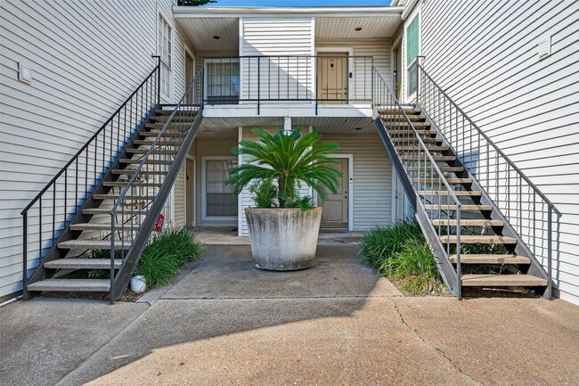 9809 Richmond Ave. in Houston, TX - Building Photo - Building Photo