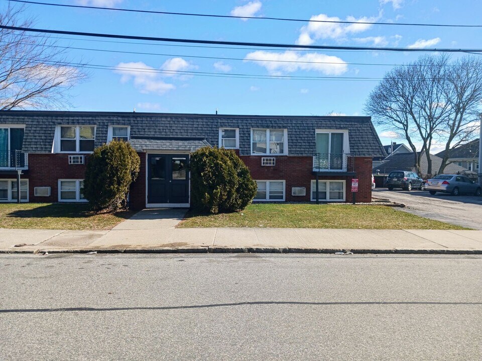 25 Sunbury St in Providence, RI - Building Photo