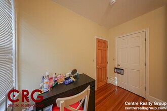 23 Indiana Ter, Unit 1 in Newton, MA - Foto de edificio - Building Photo