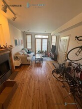 819 N Wood St, Unit 3 in Chicago, IL - Building Photo - Building Photo