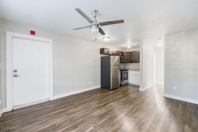 330 11th St N in Naples, FL - Building Photo - Building Photo