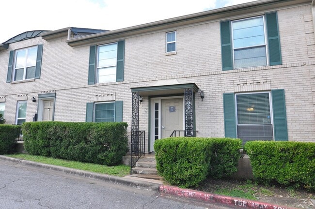 property at 901 E Oltorf St