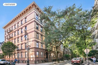 58 Perry St in New York, NY - Building Photo - Building Photo
