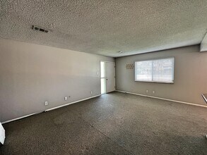 1250 S Monaco Pkwy in Denver, CO - Building Photo - Building Photo
