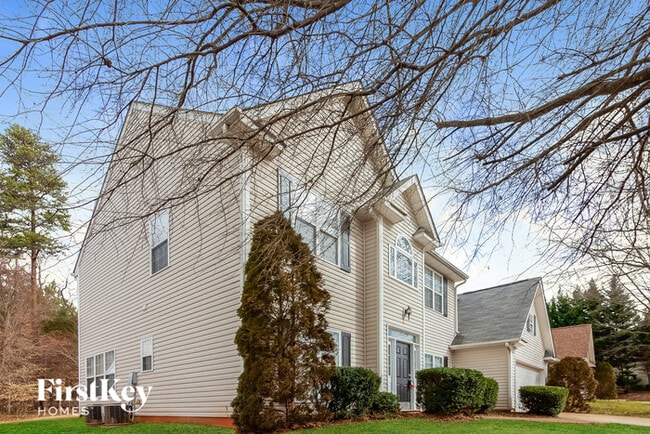1215 Oakdale Commons Ct in Charlotte, NC - Building Photo - Building Photo