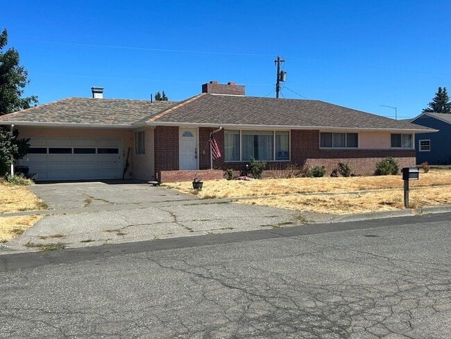 property at 611 E Brooks St