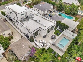 18600 Cantara St in Los Angeles, CA - Building Photo