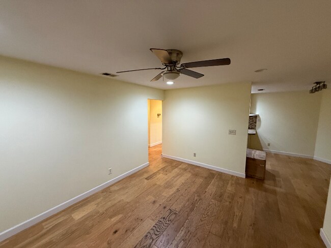 5055 Valley Crest Dr in Concord, CA - Foto de edificio - Building Photo