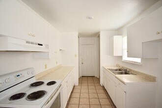6903 Tallahasse Dr in San Antonio, TX - Building Photo - Building Photo