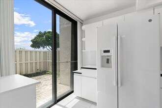 609 Bridgewood Dr in Boca Raton, FL - Building Photo - Building Photo