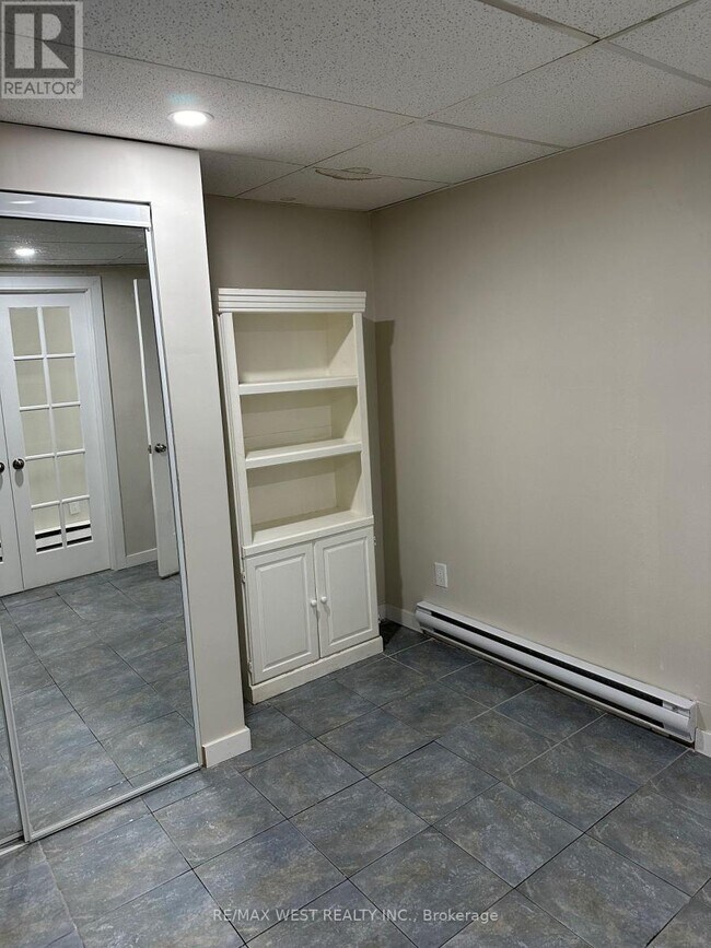 425 Jane St in Toronto, ON - Building Photo - Building Photo
