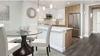 2400 W El Camino Real in Mountain View, CA - Building Photo - Building Photo