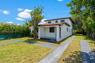 742 NW 70th St in Miami, FL - Building Photo - Building Photo