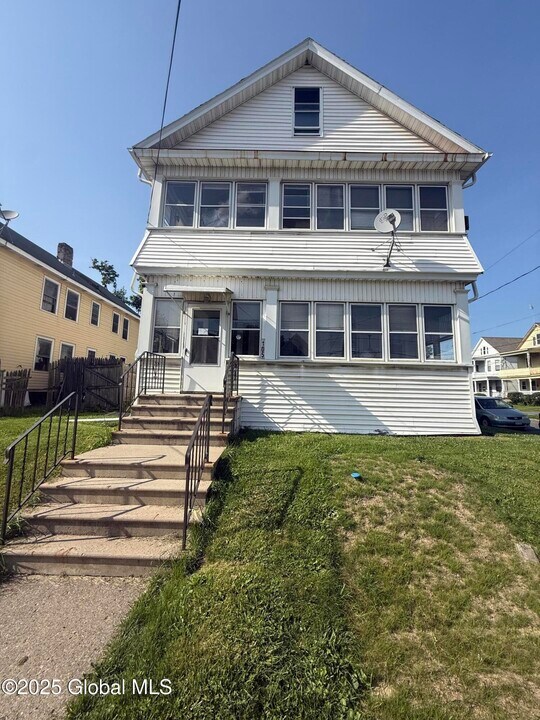 105 Southern Blvd in Albany, NY - Building Photo