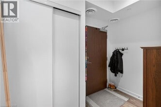 16 Markle Cres in Hamilton, ON - Building Photo - Building Photo