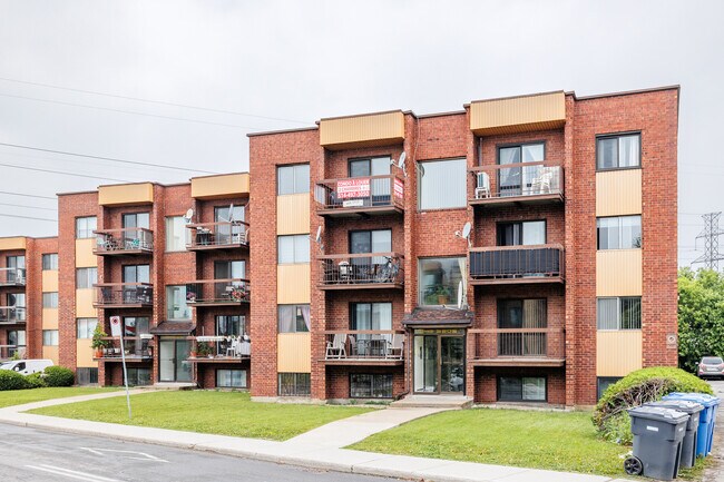 5205 Notre-Dame Boul in Laval, QC - Building Photo - Building Photo