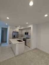 9877 MacArthur Blvd in Oakland, CA - Building Photo - Building Photo