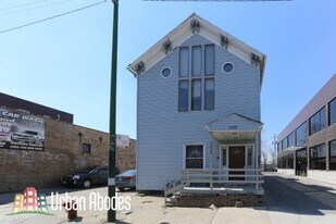 2458 N Clybourn Ave, Unit A01C in Chicago, IL - Building Photo