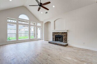 10615 Indian Paintbrush Ln in Houston, TX - Building Photo - Building Photo