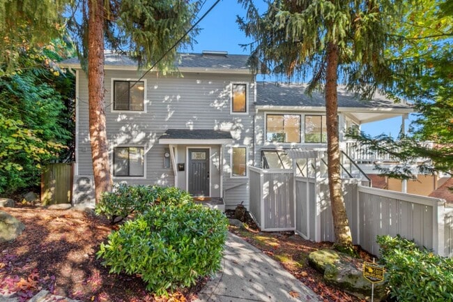 property at 2406 E Prospect St