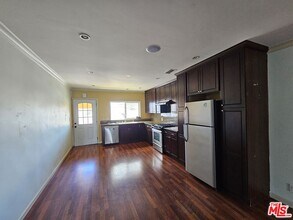 2737 S Robertson Blvd in Los Angeles, CA - Building Photo - Building Photo