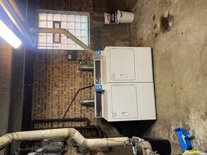 6827 N Oakley Ave in Chicago, IL - Building Photo - Building Photo