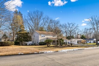 68 Sycamore Cir in Stony Brook, NY - Building Photo - Building Photo